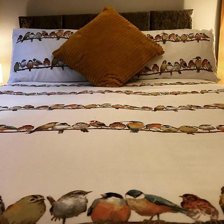 Clarabel'S Guest House- The Nook Wombourn ภายนอก รูปภาพ